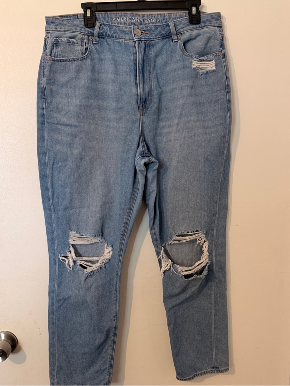 American Eagle | Ripped Mom Jeans | High-Waisted